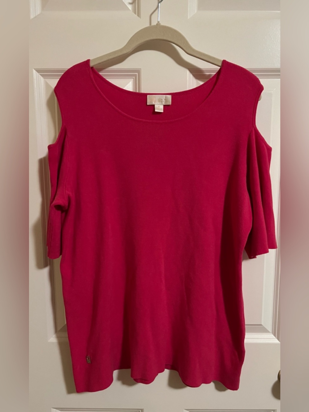 NWOT Belle hot pink cold shoulder top. Size M